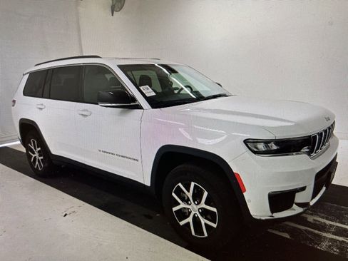 Used 2024 Jeep Grand Cherokee L Limited w/ Luxury Tech Group II image 4