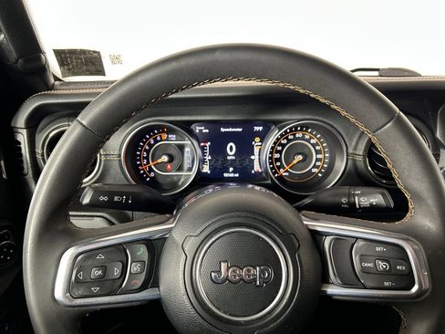 Used 2023 Jeep Gladiator Overland AWD/4WD image 14