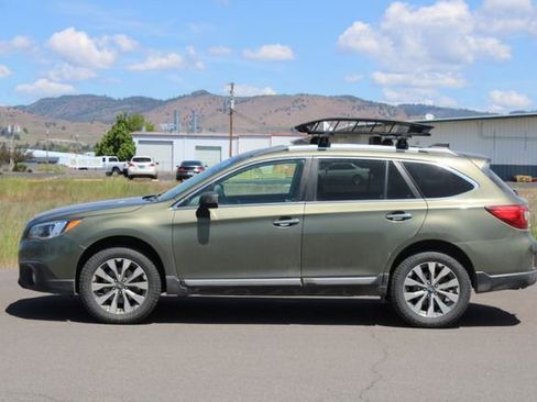 Used 2017 Subaru Outback 3.6R Touring AWD/4WD image 3