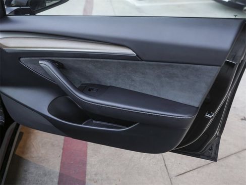 Used 2023 Tesla Model 3 Standard Range image 30