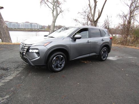 Used 2025 Nissan Rogue SV image 41