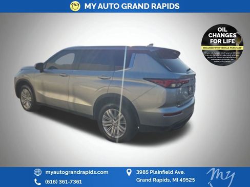 Used 2024 Mitsubishi Outlander ES image 5