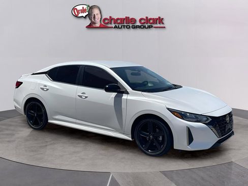 Used 2024 Nissan Sentra SR FWD image 8