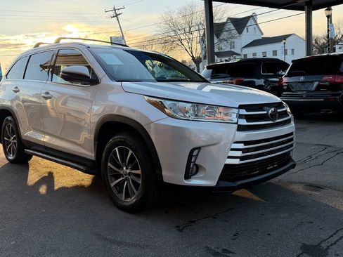 Used 2019 Toyota Highlander XLE image 7