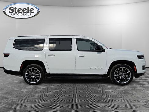 Used 2023 Jeep Wagoneer L Series II w/ Premium Group I image 6