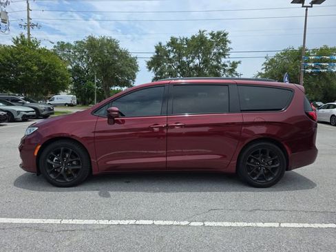 Used 2022 Chrysler Pacifica Limited w/ S Appearance Package FWD image 7