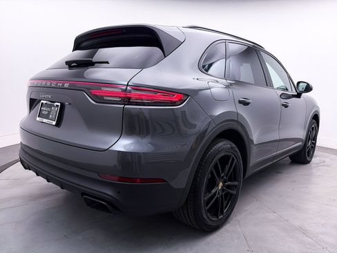 Used 2023 Porsche Cayenne AWD/4WD image 16
