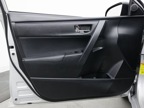 Used 2017 Toyota Corolla SE FWD image 12