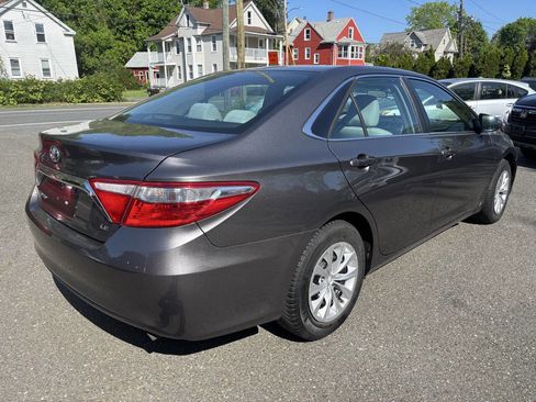 Used 2015 Toyota Camry LE image 5