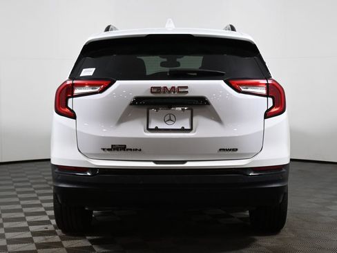 Used 2023 GMC Terrain SLE w/ Driver Convenience Package image 9