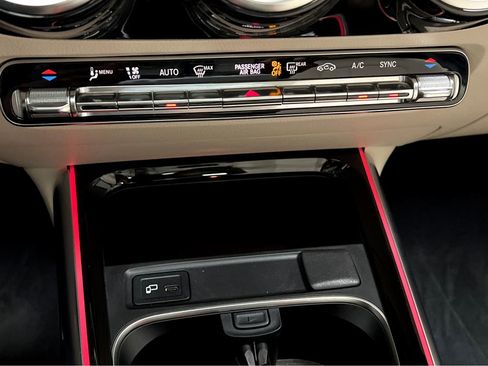 Used 2021 Mercedes-Benz GLA 250 4MATIC image 17