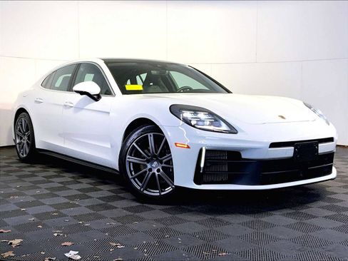 Certified 2025 Porsche Panamera 4 image 9
