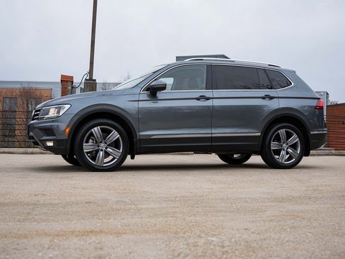 Certified 2021 Volkswagen Tiguan SE image 3