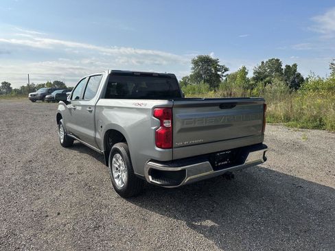 Used 2023 Chevrolet Silverado 1500 LT AWD/4WD image 7