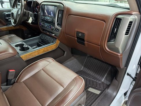 Used 2019 Chevrolet Silverado 2500 High Country w/ Duramax Plus Package image 28