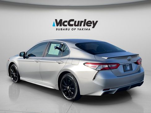 Used 2020 Toyota Camry SE FWD image 3