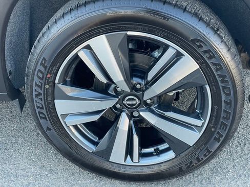 Certified 2025 Nissan Rogue SL AWD/4WD image 33