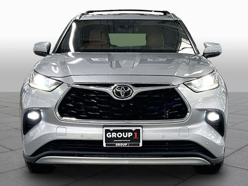 Used 2022 Toyota Highlander Platinum AWD/4WD image 4