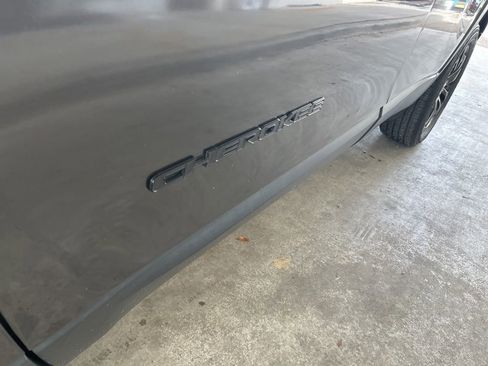 Used 2023 Jeep Cherokee Altitude Lux image 16