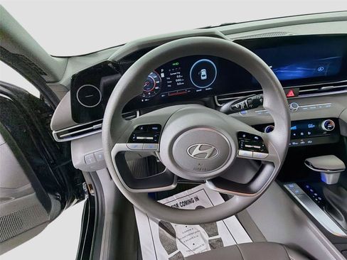 Used 2024 Hyundai Elantra SEL FWD image 11