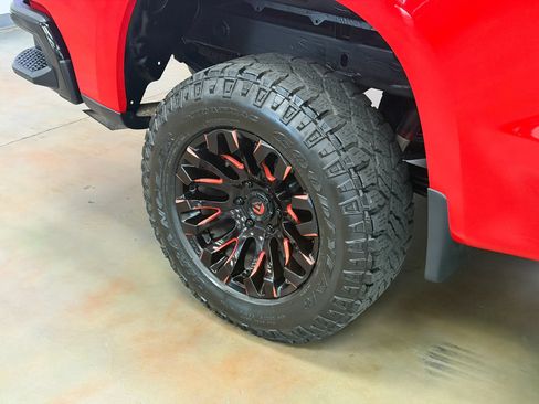Used 2022 Chevrolet Silverado 1500 Custom Trail Boss w/ LPO, Dark Essentials Package AWD/4WD image 7