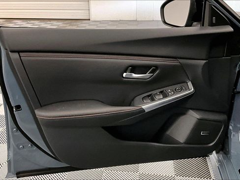 New 2025 Nissan Sentra SR w/ SR Premium Package FWD image 30