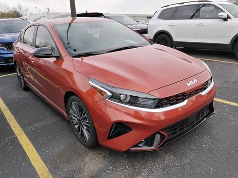 Used 2023 Kia Forte GT-Line w/ GT-Line Premium Package image 3