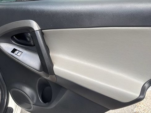 Used 2011 Toyota RAV4 Base 4x4 4dr SUV image 14