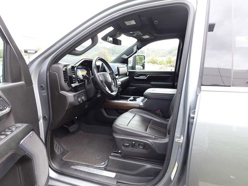 Used 2024 Chevrolet Silverado 2500 High Country AWD/4WD image 16