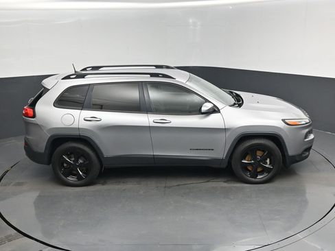 Used 2016 Jeep Cherokee Latitude AWD/4WD image 13
