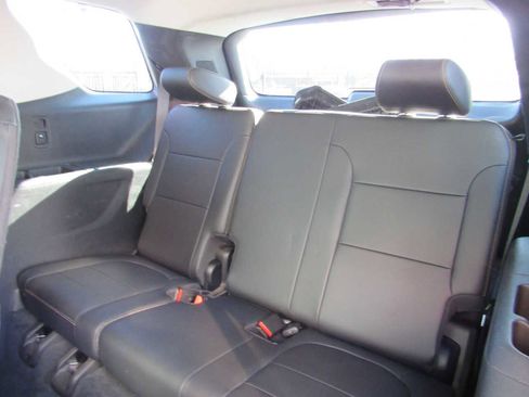 Used 2021 Chevrolet Traverse RS image 24