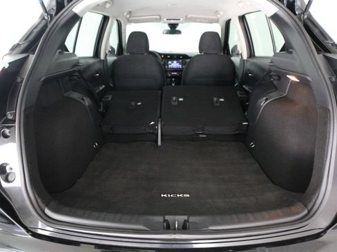 Used 2021 Nissan Kicks SV FWD image 32