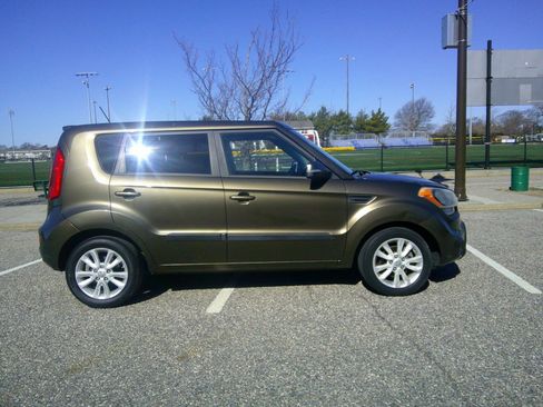 Used 2012 Kia Soul + image 6