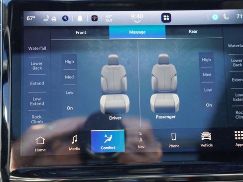Used 2023 Jeep Grand Cherokee Overland w/ Luxury Tech Group IV AWD/4WD image 30