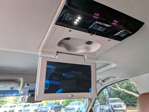 Used 2019 Cadillac Escalade Premium Luxury RWD image 18