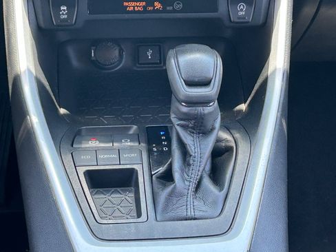 Used 2021 Toyota RAV4 XLE FWD image 22