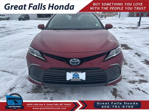 Used 2021 Toyota Camry LE image 2