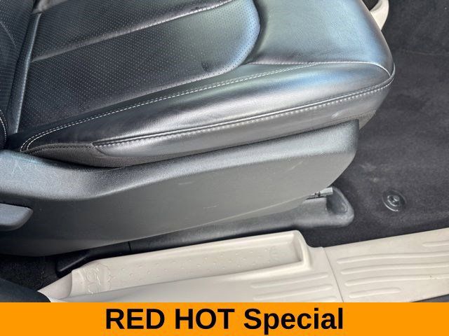 Used 2023 Chrysler Pacifica Touring-L FWD image 37