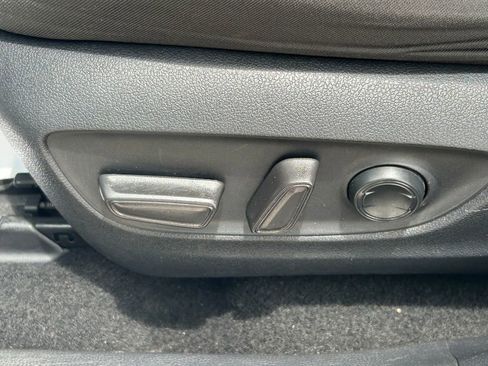 Used 2020 Toyota RAV4 XLE AWD/4WD image 23