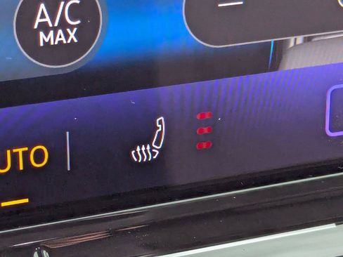 Used 2025 Volkswagen Tiguan SE FWD image 20