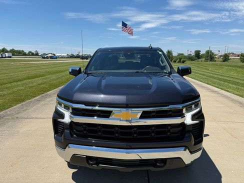 Used 2024 Chevrolet Silverado 1500 LT AWD/4WD image 11