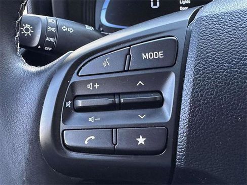 Certified 2024 Hyundai Venue SEL image 25