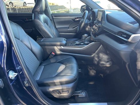 Used 2023 Toyota Highlander XSE image 12