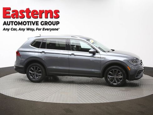 Used 2022 Volkswagen Tiguan SE w/ Panoramic Sunroof Package image 48