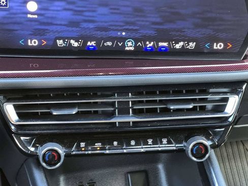 Used 2024 Chevrolet Traverse RS w/ LPO, Floor Liner Package AWD/4WD image 6