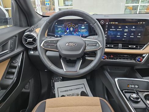 Used 2025 Chevrolet Equinox ACTIV image 19