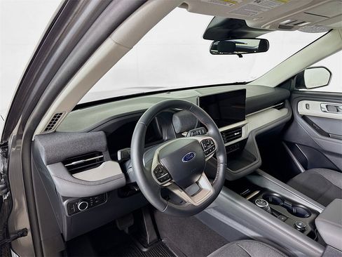 Used 2025 Ford Explorer Active image 16