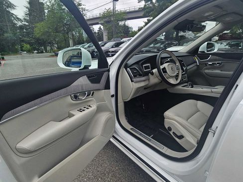 Used 2025 Volvo XC90 T8 Plus w/ Protection Package Premier image 22