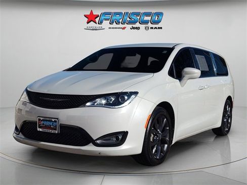Certified 2020 Chrysler Pacifica Touring w/ S Appearance Package image 3