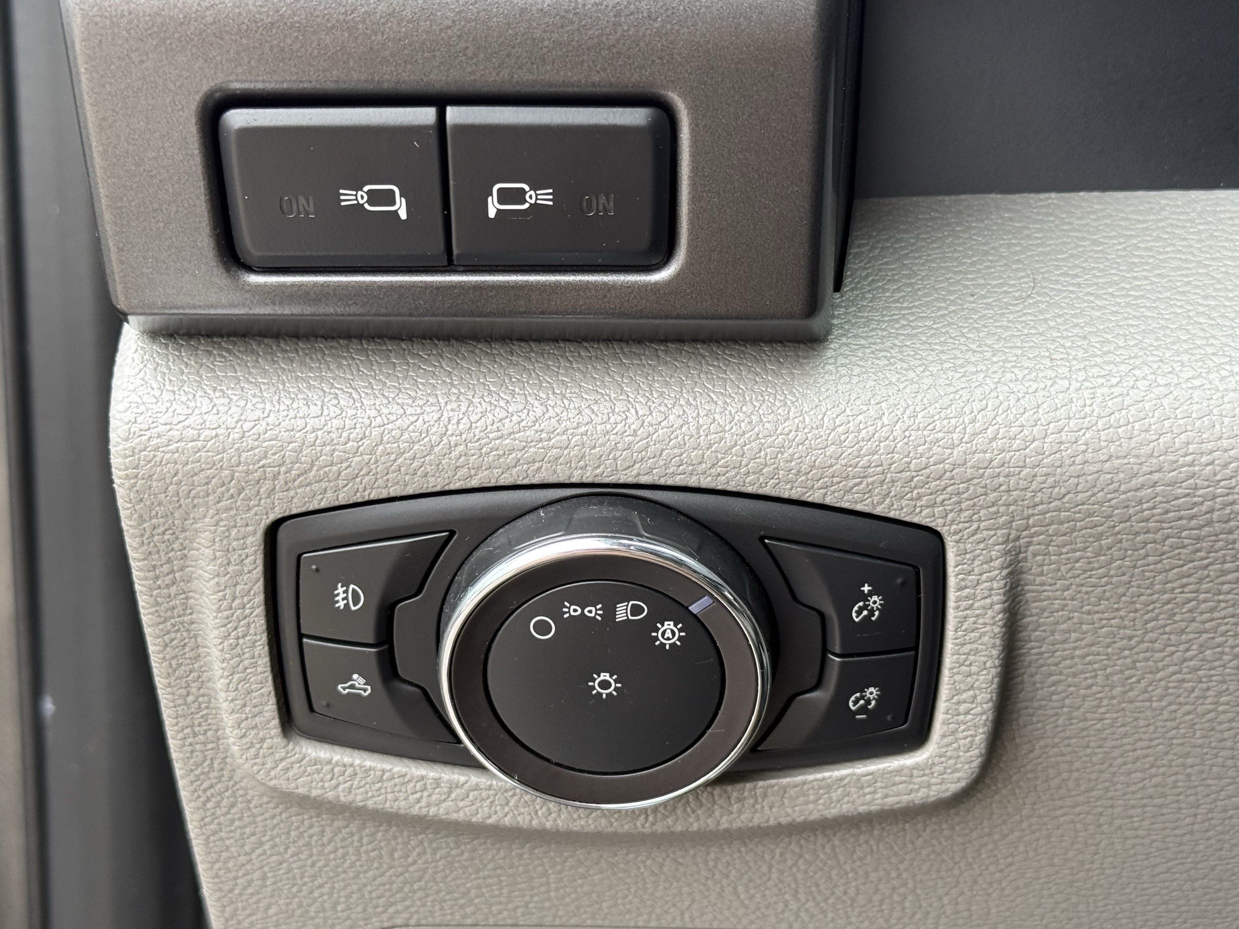 Used 2017 Ford F250 XLT w/ XLT Premium Package AWD/4WD image 24